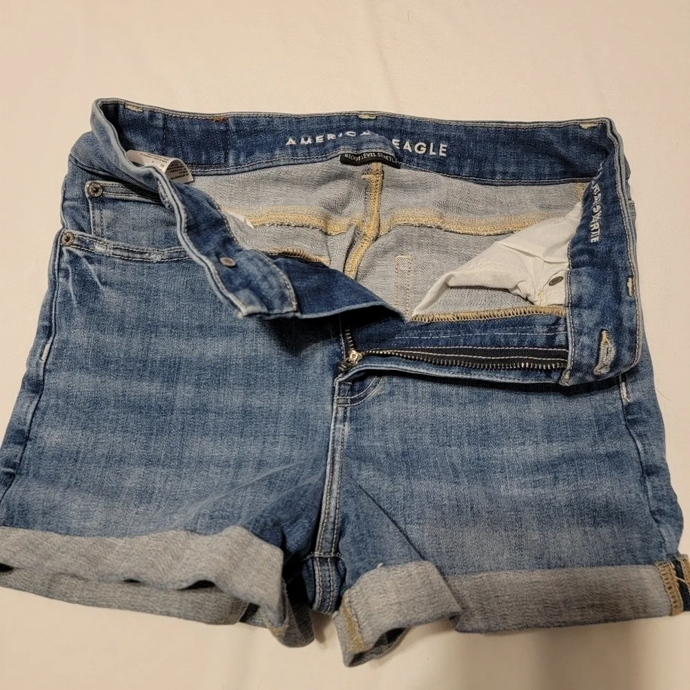 American Eagle Cuffed Shorts Size 4 - Picture 3 of 3